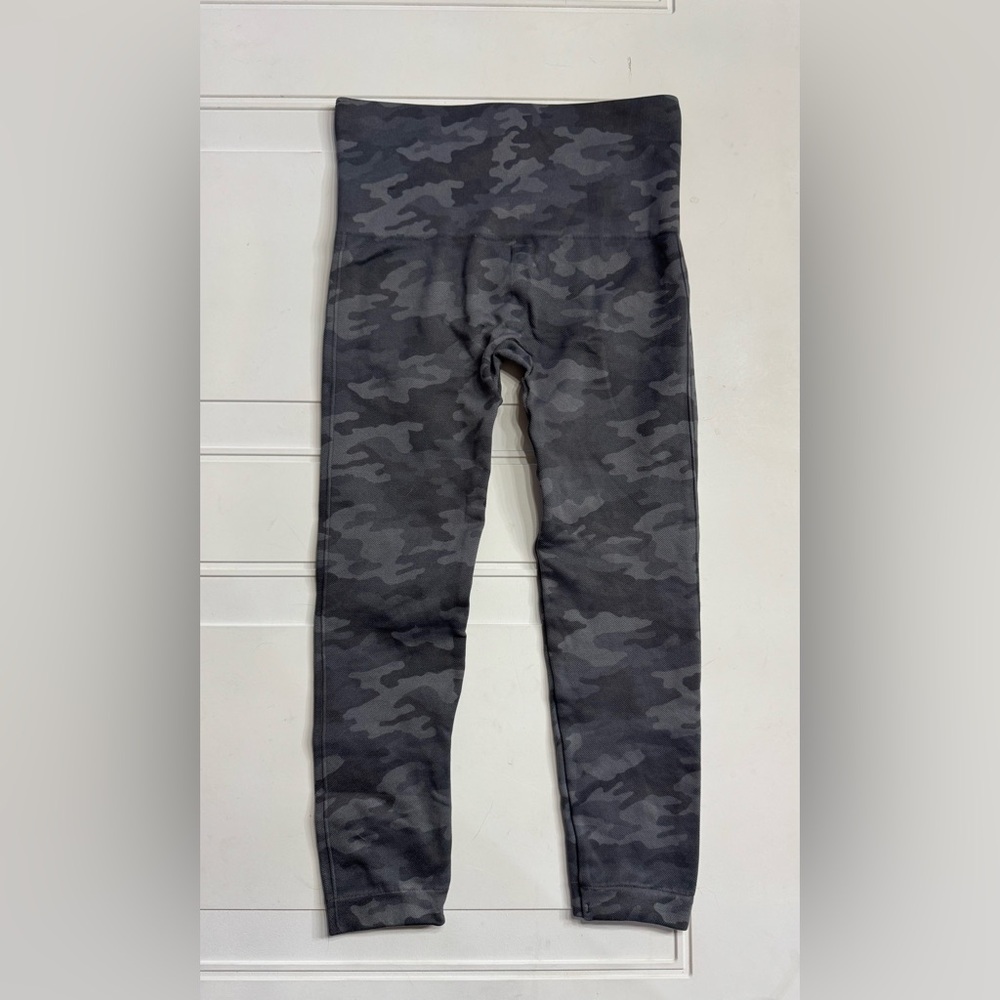 Spanx High Waist Cropped Gray Camo Leggings Womens Size XS - Picture 5 of 5